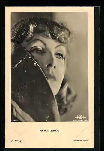 AK Schauspielerin Greta Garbo im Kostüm
