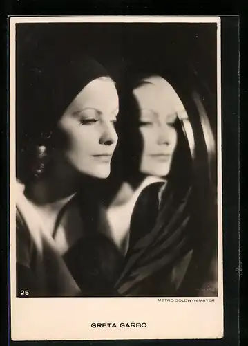 AK Schauspielerin Greta Garbo mit nachdenklichem Blick