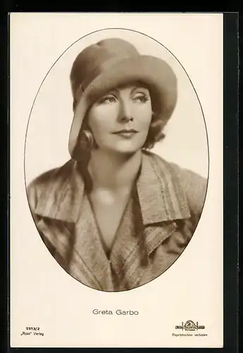 AK Schauspielerin Greta Garbo mit Hut und Mantel