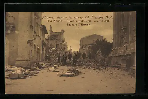 AK Messina, Il terremoto del 1908, Via Placida, Morti estratti dalle macerie dalla Squada Milanese, Erdbeben