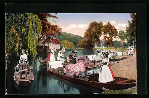 AK Lübbenau, Abfahrtsstelle, Frauen in Spreewälder Tracht