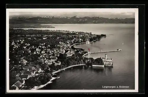 AK Langenargen, Gesamtansicht mit Schloss Montfort, Fliegeraufnahme