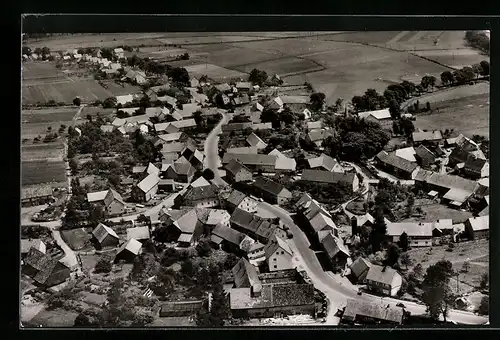 AK Grebenhain /Vogelsberg, Teilansicht mit Strassenpartie, Fliegeraufnahme