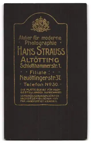 Fotografie Hans Strauss, Altötting, Schlosshammerstr. 1, Neuöttingerstr. 37, Junge Dame im karierten Kleid