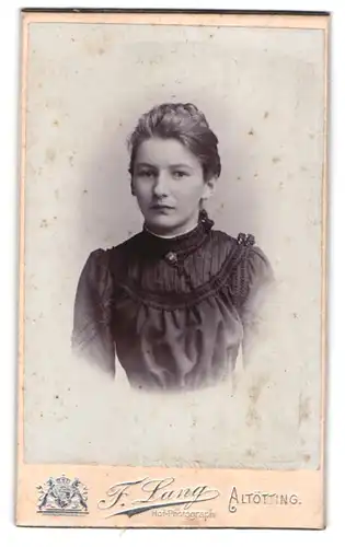Fotografie F. Lang, Altötting, Junge Dame mit Flechtfrisur