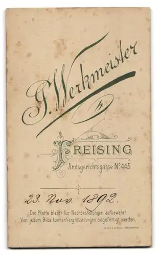 Fotografie J. Werkmeister, Freising, Amtsgerichtsgasse 445, Älterer Geistlicher mit Halbglatze