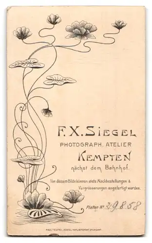 Fotografie F. X. Siegel, Kempten, Junge Dame im hübschen Kleid