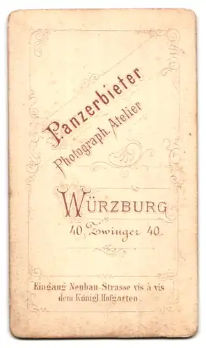 Fotografie Panzerbieter, Würzburg, Zwinger 40, Bürgerliche Dame mit moderner Frisur