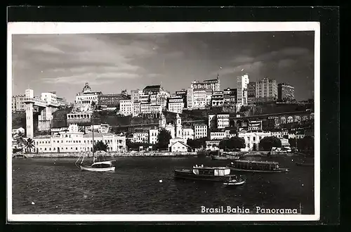 AK Bahia, Häuser am Wasser und Boote