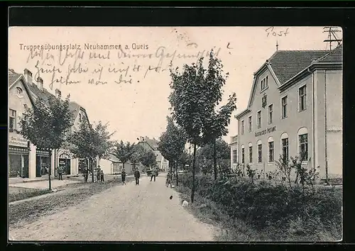 AK Neuhammer a. Queis, Truppenübungsplatz, Strassenpartie am Kaiserlichen Postamt