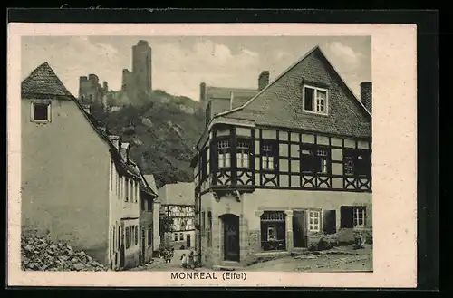 AK Monreal /Eifel, Strassenpartie mit Fachwerkhäusern
