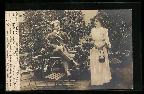 AK Student und Frau mit Blumen, studentische Szene