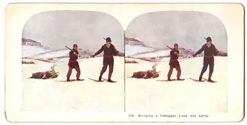 Stereo-Fotografie unbekannter Fotograf und Ort, Jäger schleppen erlegten Hirsch ins Lager, Schneeschuhe