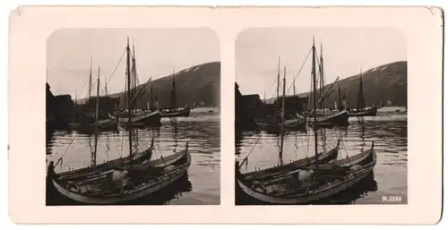 Stereo-Fotografie unbekannter Fotograf, Ansicht Tromsö, ankernde Segelboote im Hafen