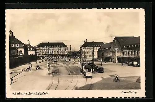 AK Karlsruhe, Hauptbahnhof mit Strassenbahn, Bahnhofsplatz