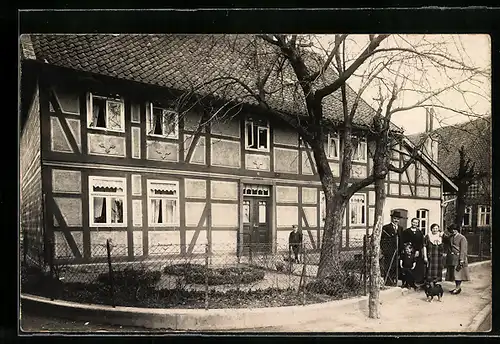 AK Grossrhüden, Haus mit Anwohnern und Hund