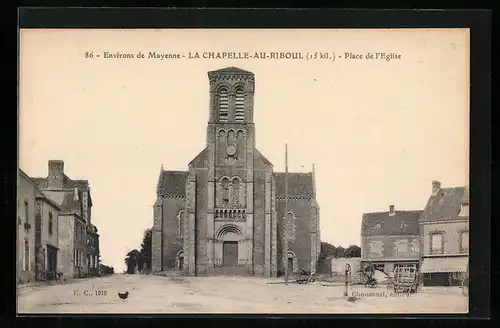 AK La Chapelle-au-Riboul, Place de l`Eglise