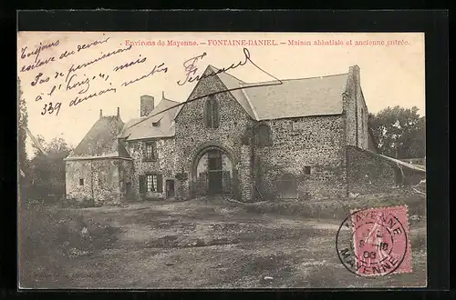 AK Fontaine-Daniel, Maison abbatiale et ancienne entrée