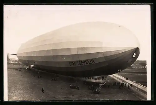 AK Landung des Luftschiffes Graf Zeppelin