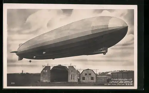 AK Friedrichshafen, Luftschiff LZ 127 Graf Zeppelin über der Luftschiffhalle