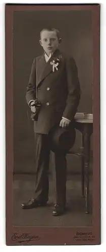 Fotografie Emil Haynn, Bromberg, Danzigerstr. 162, Hübscher Knabe im Anzug mit Hut