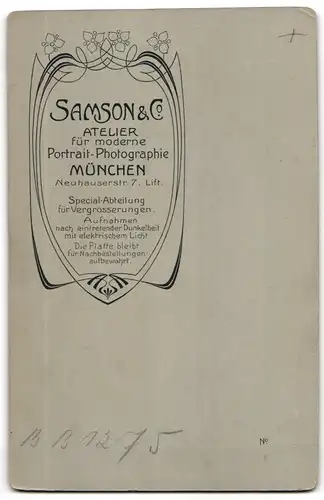 Fotografie Samson & Co., München, Neuhauserstr. 7, Hübsch gekleideter Junge mit Reifen