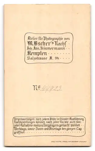 Fotografie M. Bscher`s Nachf., Kempten, Salzstrasse 94, Junge Dame mit strengem Blick und langer Kette