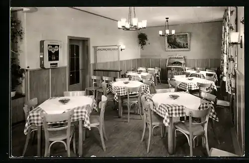 AK Karlsruhe, Gaststätte Stadt Heidelberg, Innenansicht