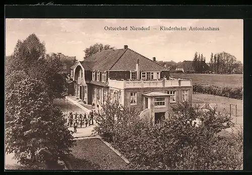 AK Niendorf /Ostsee, am Kinderheim Antoniushaus