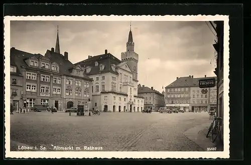 AK Löbau i. Sa., Altmarkt mit Friseur und Rathaus