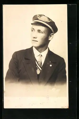 AK Student mit Couleurband und Studentenmütze