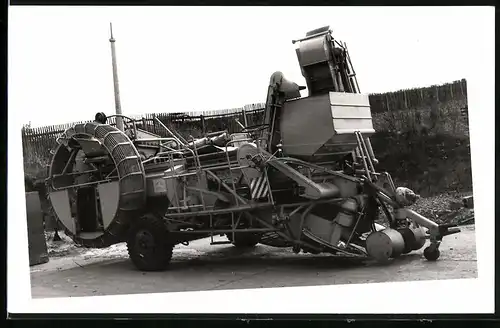 Fotografie Anbaugerät zum verlegen von Unterflur Bewässerungsleitungen