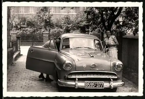 Fotografie Auto Opel Rekord, Paar mit PKW Kfz-Kennzeichen B595-377