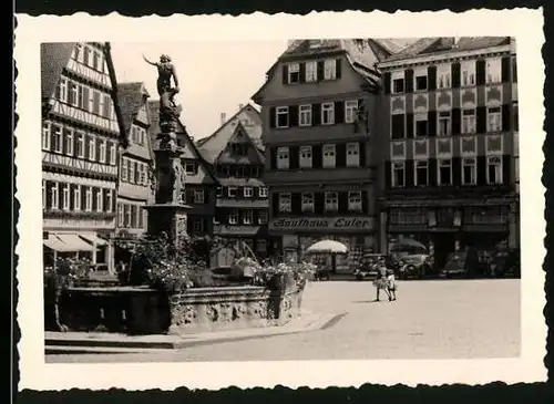 Fotografie unbekannter Fotograf, Ansicht Tübingen, Kaufhaus Euler & Platz mit Brunnen
