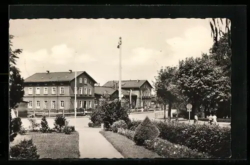 AK Kamenz, Strassenpartie mit Bahnhof