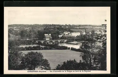 AK Entrammes, Vue d`ensemble de la Trappe au bord de la Mayenne