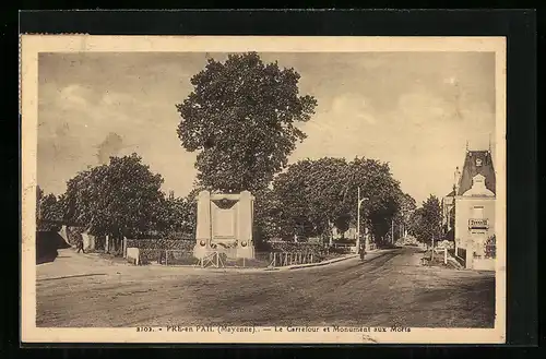 AK Pre-en-Pail, Le Carrefour et Monument aux Morts