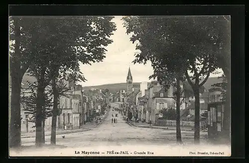 AK Pré-en-Pail, Grande Rue, Strassenpartie