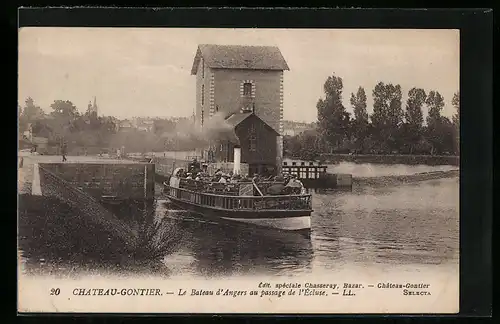 AK Chateau-Gontier, Le Bateau d`Angers au passage de l`Écluse