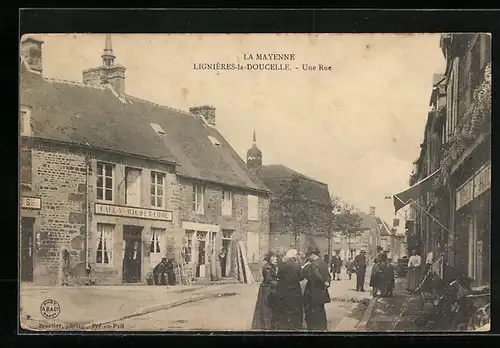 AK Lignieres-la-Doucelle, Une Rue