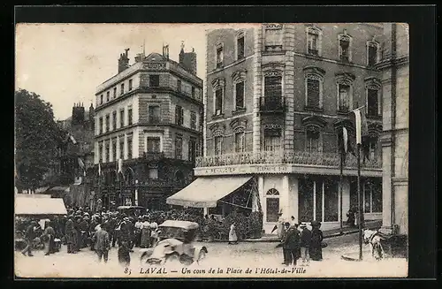 AK Laval, Un coin de la Place de l`Hotel-de-Ville
