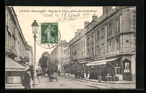 AK Laval, Rue de la Paix, prise du Pont-Neuf