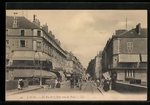 AK Laval, La Rue de la Paix vue du Pont