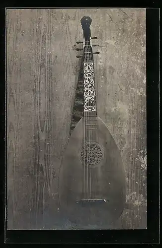 Foto-AK Ansicht von einer Lautengitarre