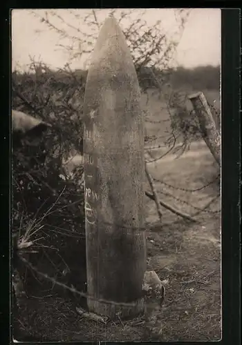 AK Artillerie-Granate mit Stacheldraht