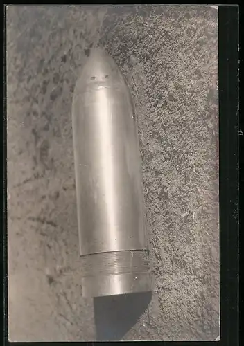 AK Artillerie-Granate auf dem Boden