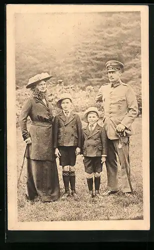AK Grossherzog Ernst Ludwig und Eleonore von Hessen-Darmstadt mit ihren Kindern
