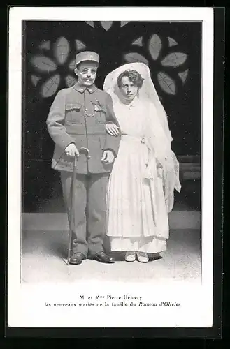 AK M. et M. Pierre Hémery les nouveaux mariés de la Famille du Rameau d'Olivier, Braut mit blindem Bräutigam