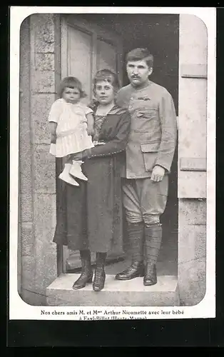 AK M. et Mme. Arthur Nicomette avec leur bebe, La Famille du Rameau d`Olivier, Carte No. 80