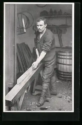 AK Marcel Raveleau a appris le metier de tonnelier, La Famille du Rameau d`Olivier, Carte No. 52